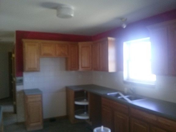 5th image of 703 Hillcrest Dr