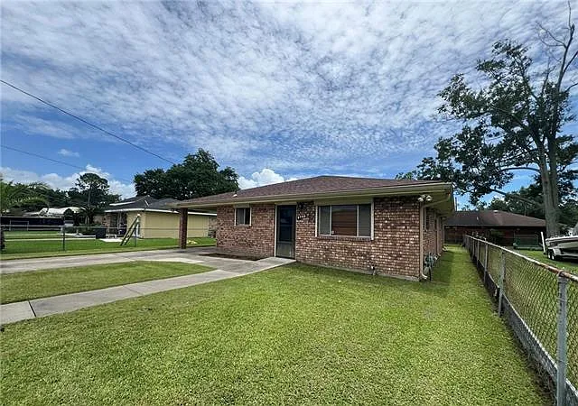 3 bed, 1.5 bath, 1160 sqft, $1,700 — Photo 2