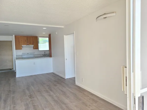1215 Alexander St APT 402, Honolulu, HI 96826