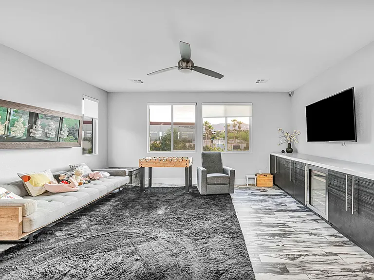 233 Castellari Dr — Photo 34