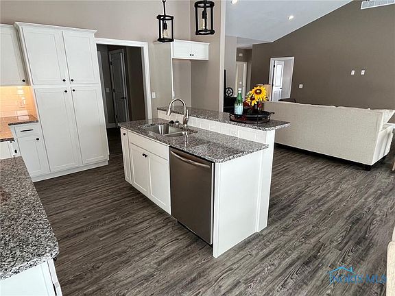 5th image of 5005 E Plaza Blvd