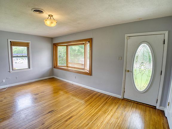 2nd image of 2327 Lone Oak Rd
