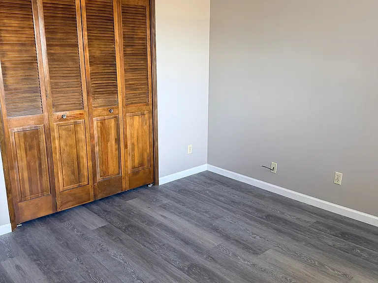 2556 W Harvard Ave — Photo 1