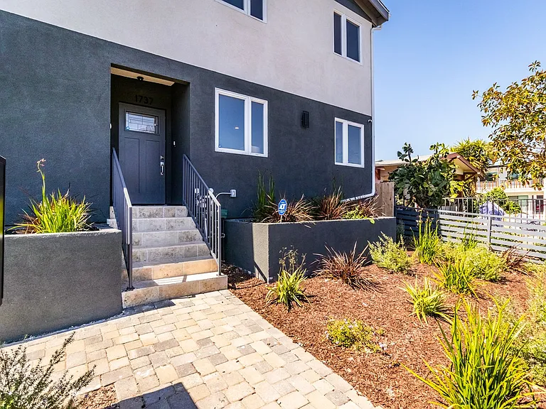 1737 S Longwood Ave — Photo 31