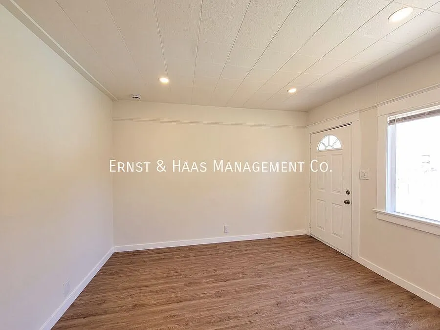 *HOLD* Charming 1-Bedroom Apartment in the Heart of Long Beach! — Photo 3