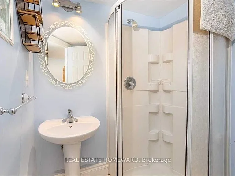 81 Sweetland Ave #LOWER — Photo 12