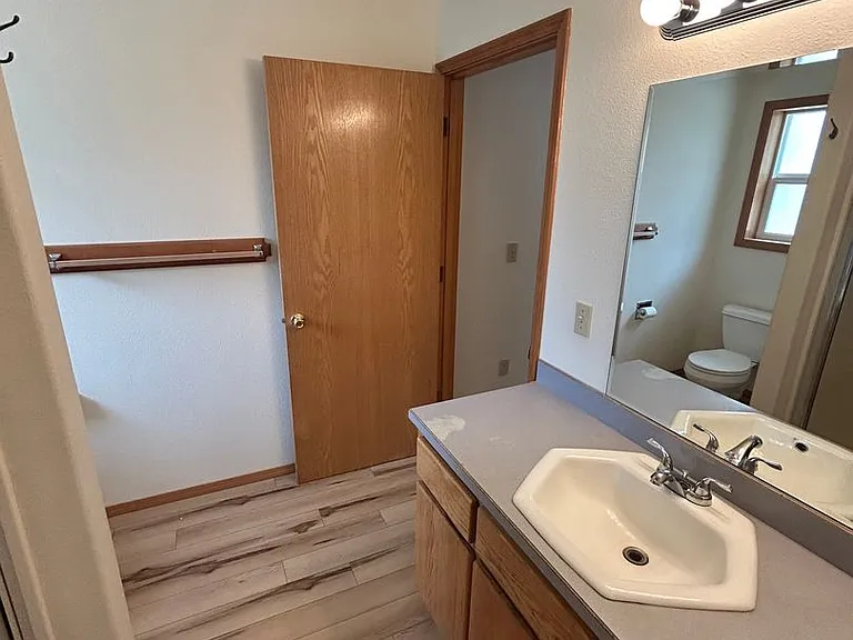 824 NE Ashby Ct — Photo 6