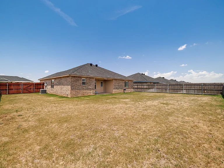 1839 Sweetwater Ln — Photo 24