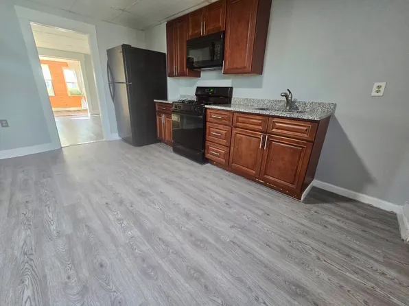 30 Riverdale Ave, West Warwick, RI 02893