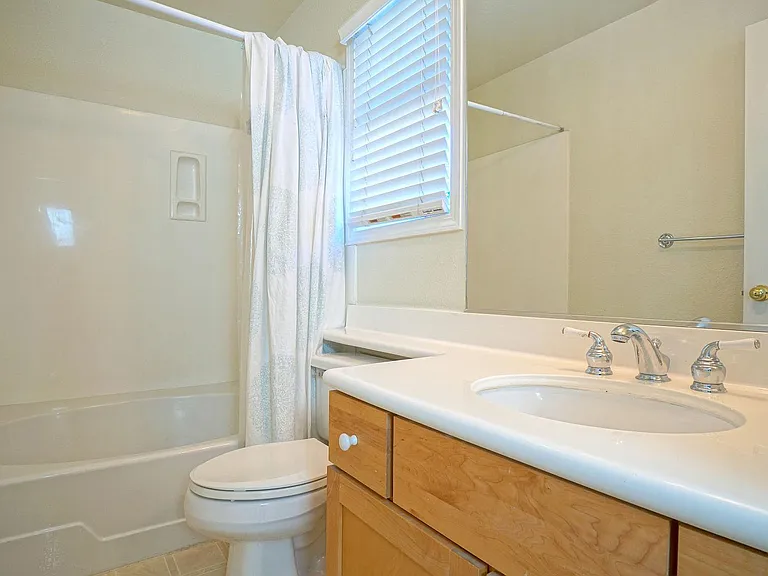 558 Driscoll Pl — Photo 24