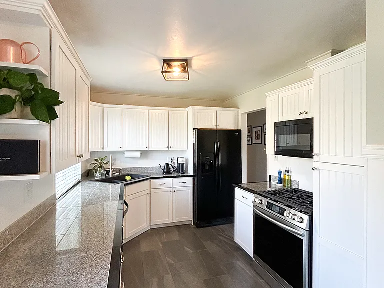 6147 Moore St — Photo 4