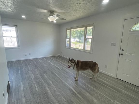 4th image of 5219 Woodbine Ave