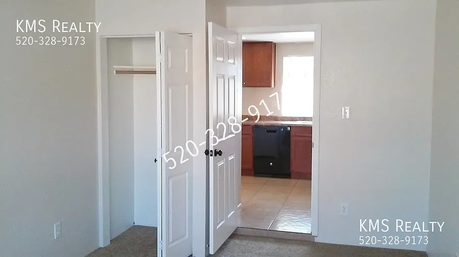 3 bedroom 2 Bath Home Westover Ave & Valencia Rd — Photo 2