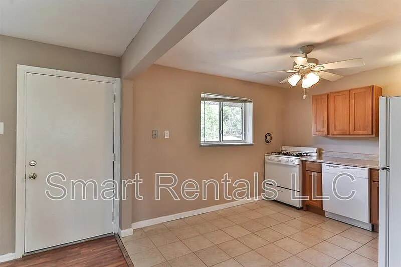 2 bed, 1.0 bath, 700 sqft, $999 — Photo 4