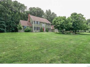 37 Robin Ln, Monroe, CT 06468