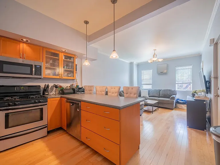 223 Monroe St #2 — Photo 4