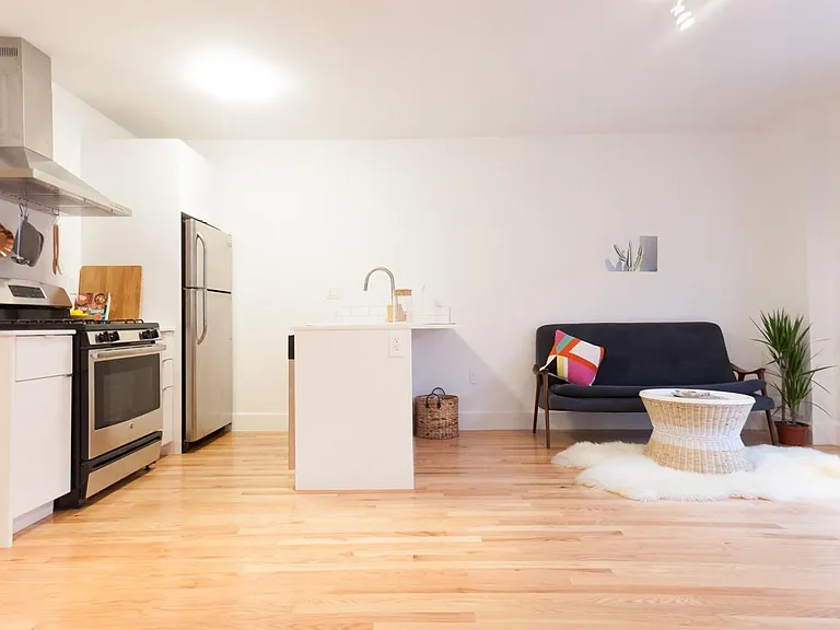 427 1/4 N Vendome St #427.25 — Photo 9