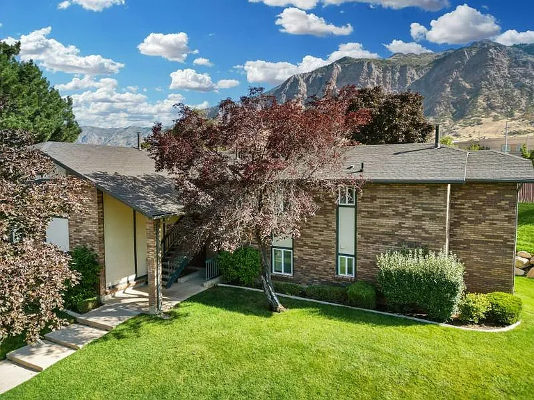 Mountain Ridge Manor — Photo 29