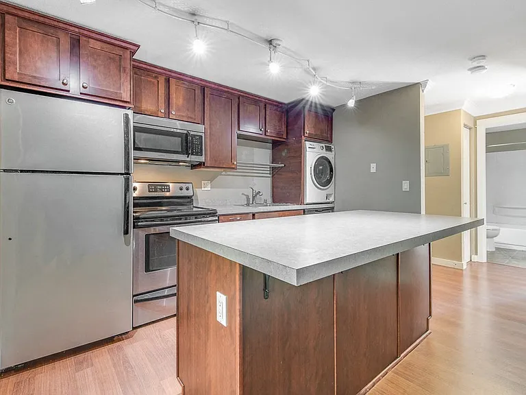 Whispering Brook Apartments — Photo 6
