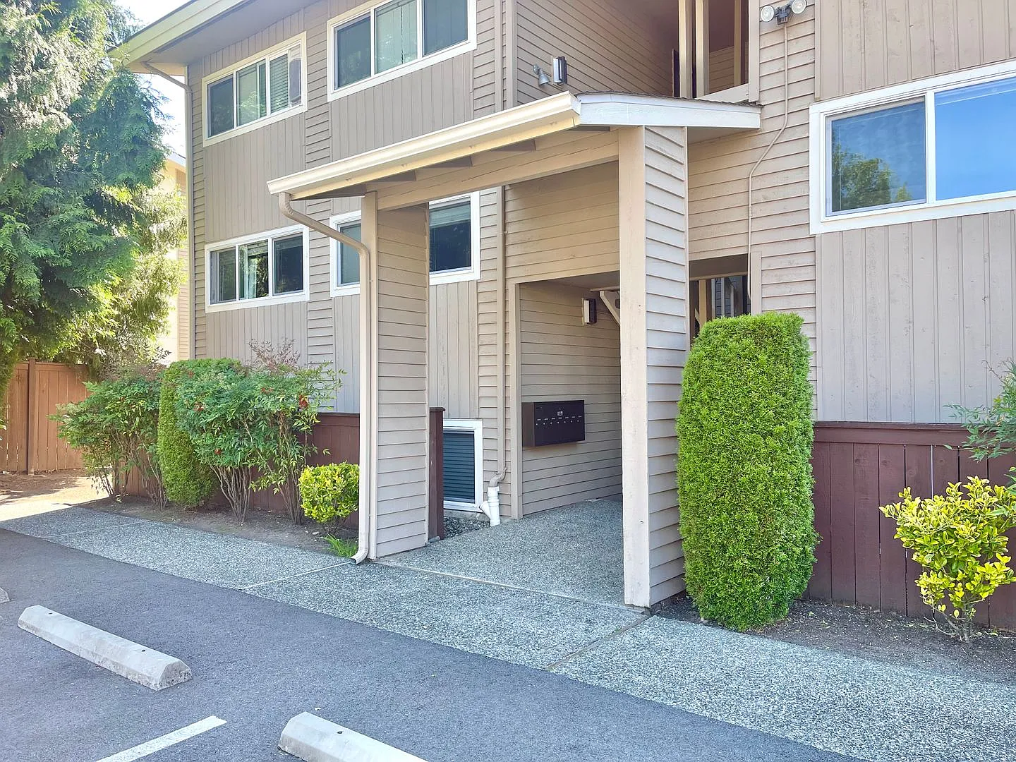 725 9th Ave S, Unit 202, — Photo 2