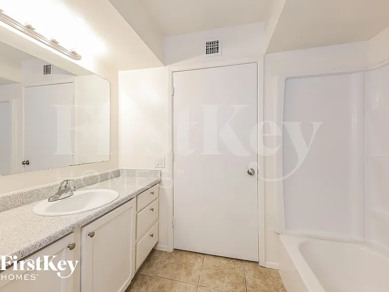3816 W Northern Ave — Photo 14