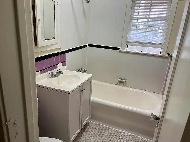 335 1/2 S Berendo St #405 — Photo 6