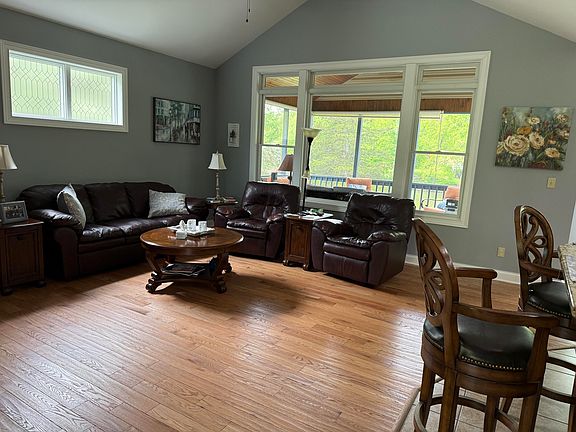 4th image of 460 Whippoorwill Ln