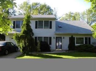 2 Sycamore Ln, Piscataway, NJ