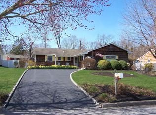 10 Locksley Ln, Nesconset, NY