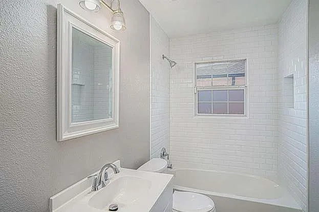 2533 Warren Ave — Photo 70