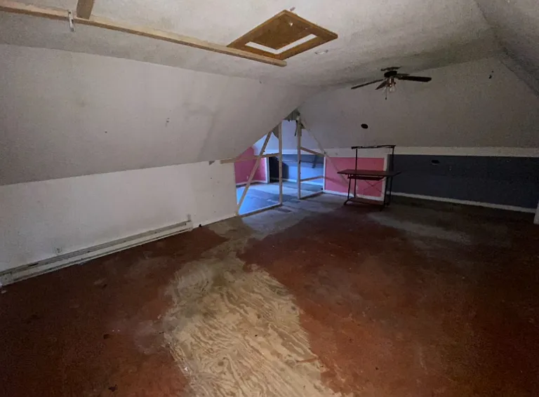 708 W Jones St — Photo 17