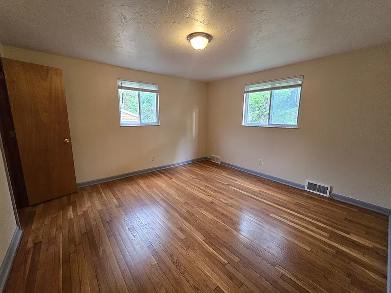 3 Bedroom Townhouse - Penn Hills School District - Available NOW! — Photo 14