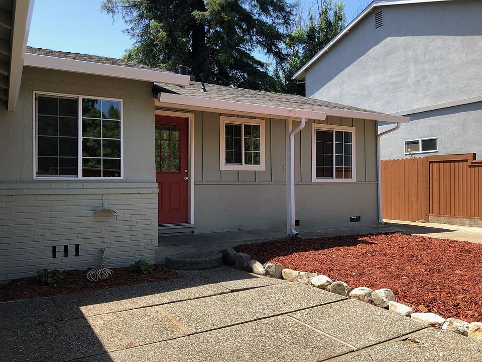 The entrance of the house with little courtyard