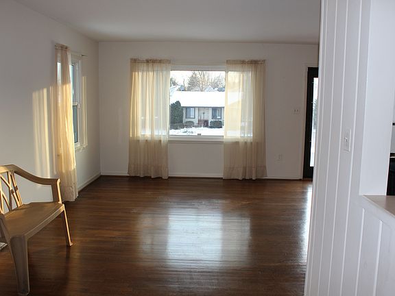 5th image of 10826 Woodhaven Dr
