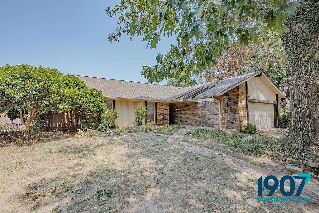 3 bed, 2.0 bath, 2000 sqft, $1,749 — Photo 3