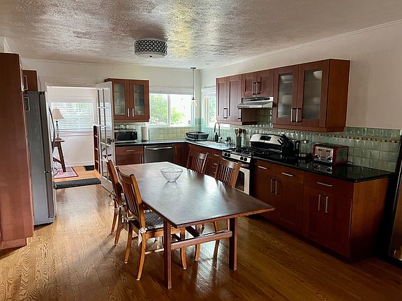5th image of 6452 Kensington Ave