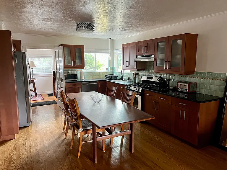 6452 Kensington Ave — Photo 4