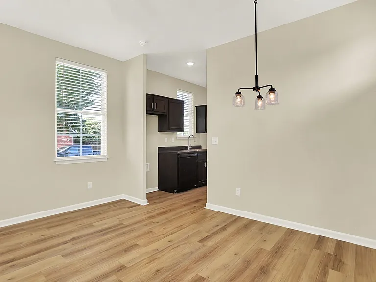 703 N 3rd St — Photo 10