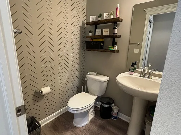 2400 Canterbury Dr — Photo 11