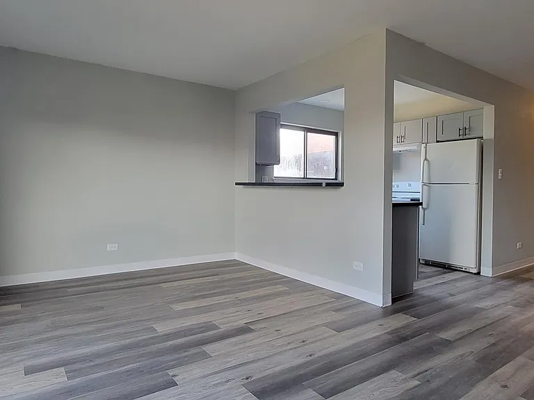 29W531 Country Ridge Dr #E — Photo 2
