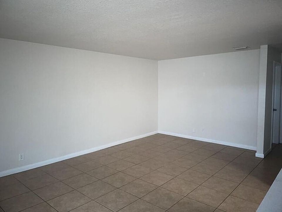 Large Newly Renovated 2 Bedroom Apartments 1596 W Blue Heron Blvd