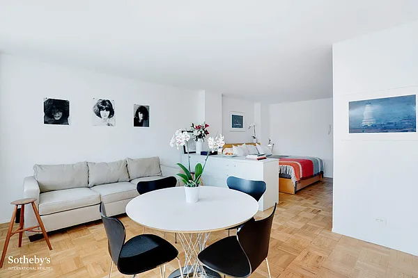 Sold by Sotheby's International Realty | media 2