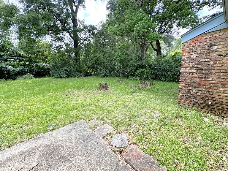654 Ynestra Dr — Photo 17