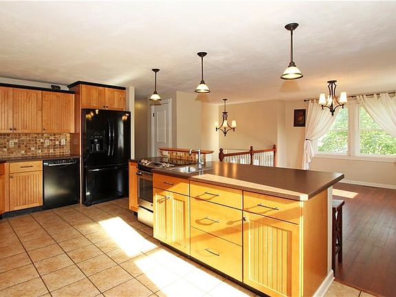 3rd image of 109 Royalton Dr