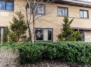 607 Maple Ct, Mount Prospect, IL 60056