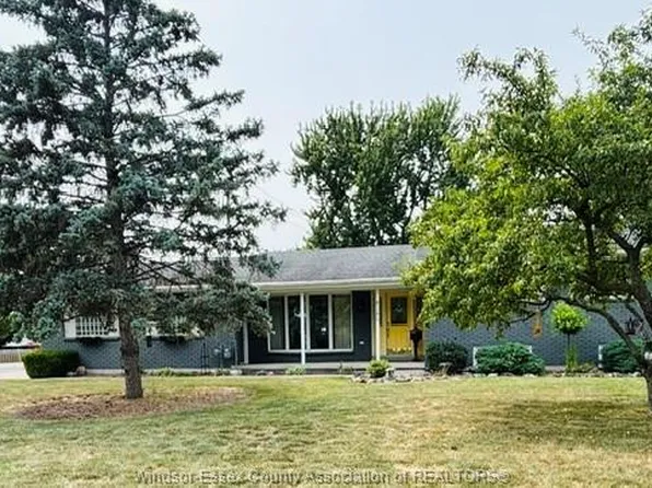 8285 Malden Rd, Lasalle, ON N9J 2V5