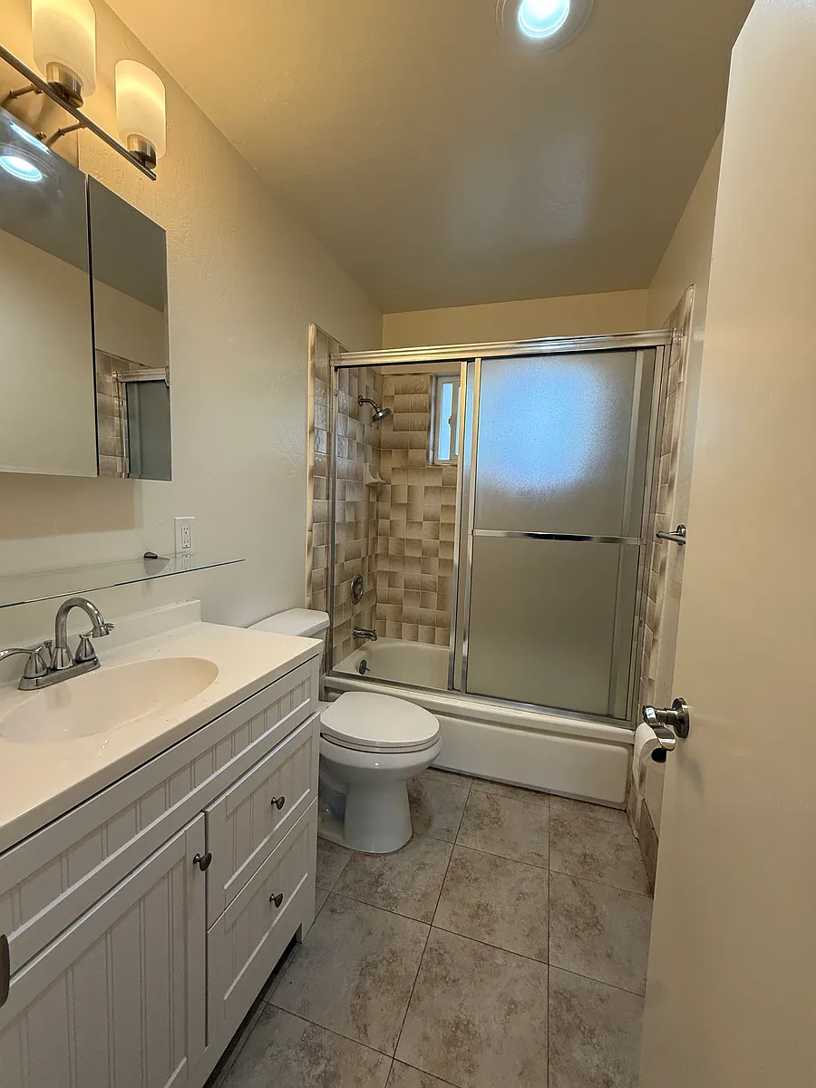 Building Photo - 213 Superior Dr #C