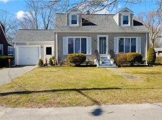 6 Foxhill Ave, Bristol, RI 02809