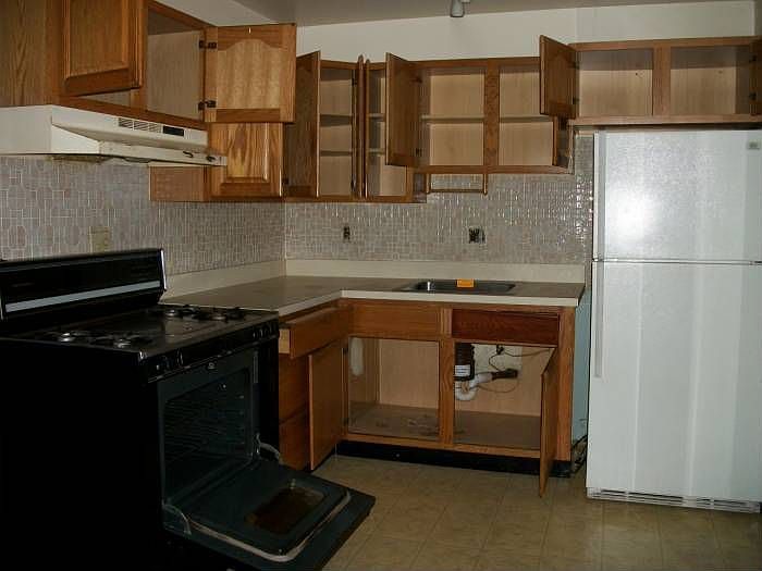2nd image of 3325 Hayes St
