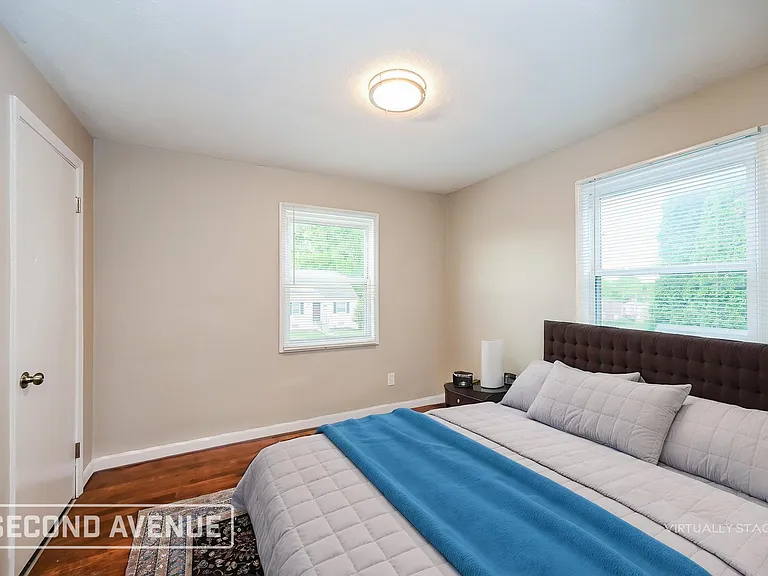 5589 Raceview Ave — Photo 13
